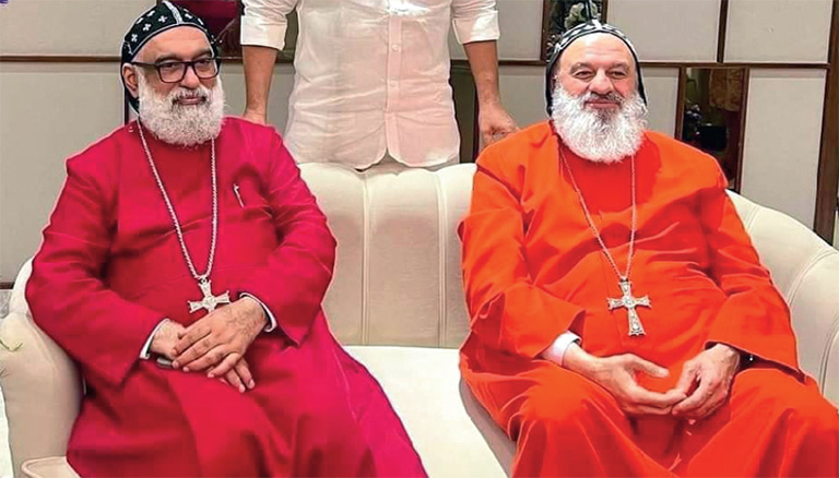 ഡോ. ജോസഫ് മാർ ഗ്രിഗോറിയോസ്, സുറിയാനി ഓർത്തഡോക്സ് സഭയുടെ പരമാധ്യക്ഷന് ഇഗ്നാത്തിയോസ് അഫ്രേം ദ്വിതീയന് പാത്രിയര്ക്കീസ് ബാവായ്ക്കൊപ്പം