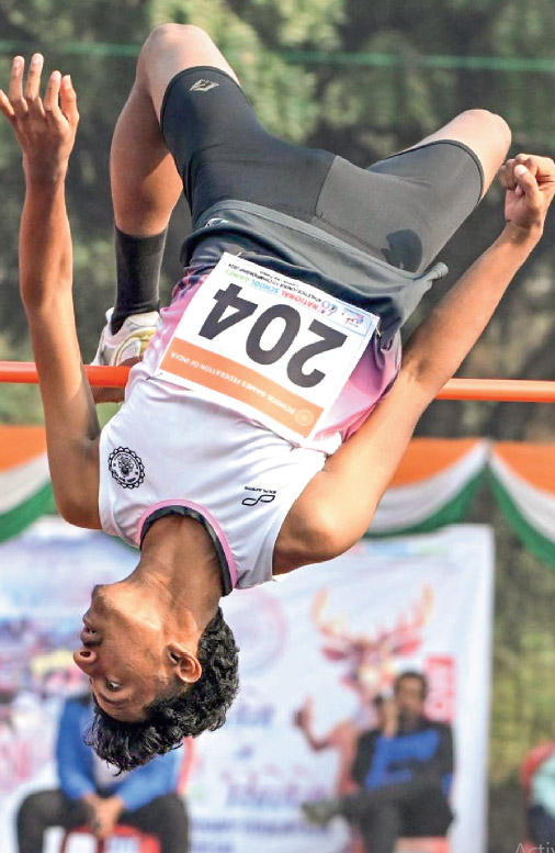 സിബിഎസ്ഇ ടീമിനുവേണ്ടി ഹൈജമ്പിൽ ദേവക് ഭൂഷൺ സ്വർണത്തിലേക്ക്