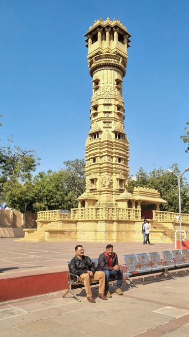 ഹഠീസിംഗ്‌ ജൈനക്ഷേത്രത്തിലെ  മാനസ്‌തംഭ