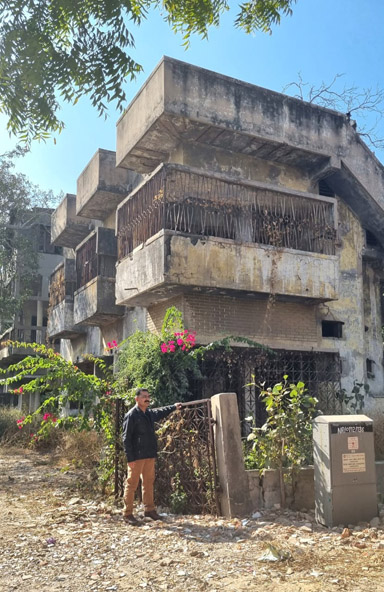 ഗുൽബർ സൊസൈറ്റിയിലെ കത്തിയമർന്ന വീടുകൾ