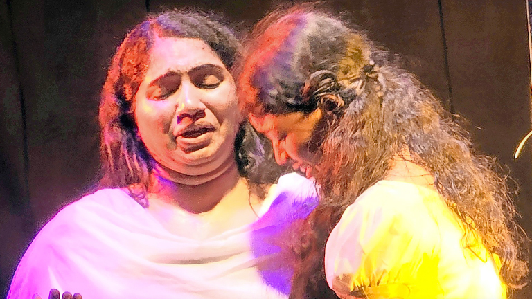 അടുക്കളയിൽനിന്നും അരങ്ങത്തേക്ക് നാടകത്തിൽനിന്ന്‌