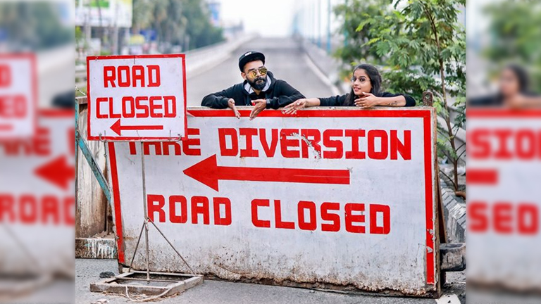 പാലത്തിന്റെ അടിയിലൂടെ...!