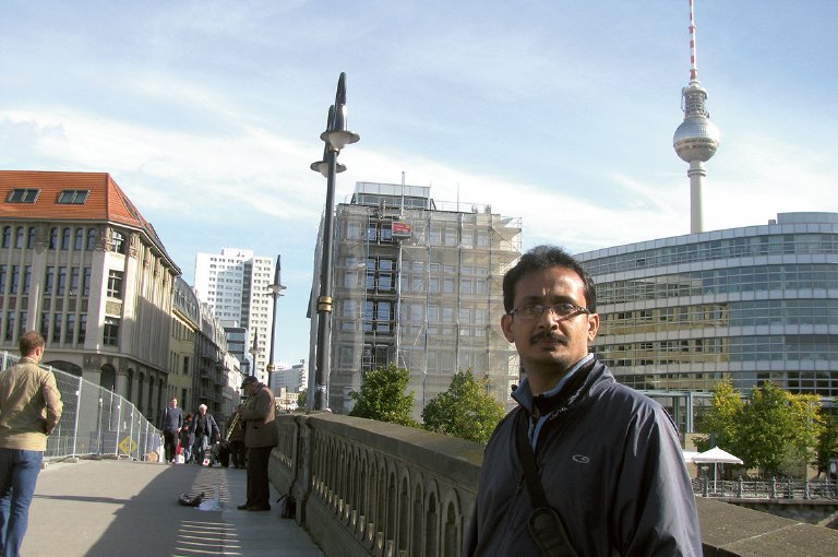 ഇ സന്തോഷ്‌കുമാർ ബെർലിനിൽ 